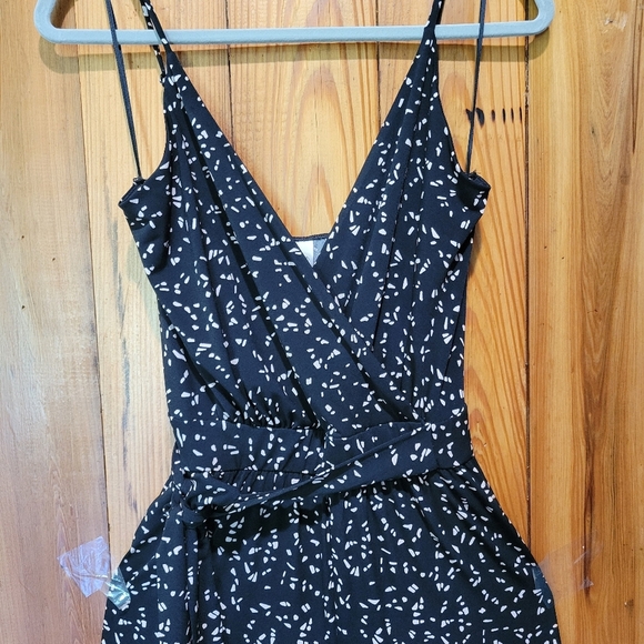 Elegant Black and White Jumpsuit - Picture 4 of 15